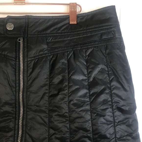 Athleta Toasty Buns Black Quilted Insulated Mini Skirt SZ 14 - Picture 2 of 8